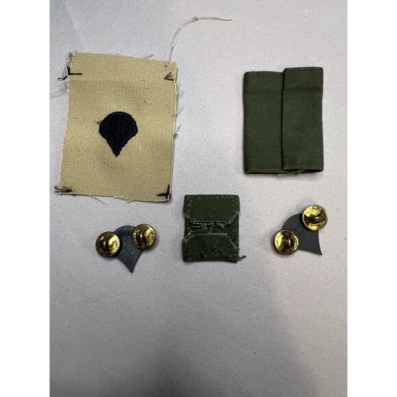 SPC Rank Lot – 2 Pin-On, 2 Sew-On, 1 Slide-On (Desert & OD Green) - Picture 2 of 3
